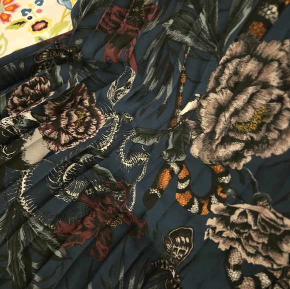 H&M Dark Green, Gotha, Skull, Snake Skirt - Picture 8 of 9